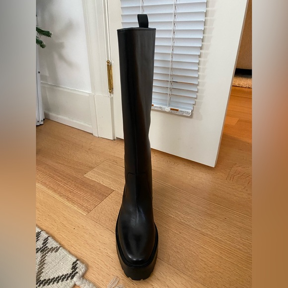 Unworn, still in box. Selling because too big and forgot to return - Picture 3 of 7